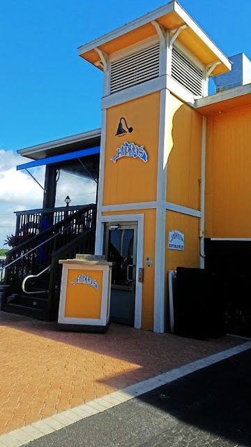 Flipper's on the Bay